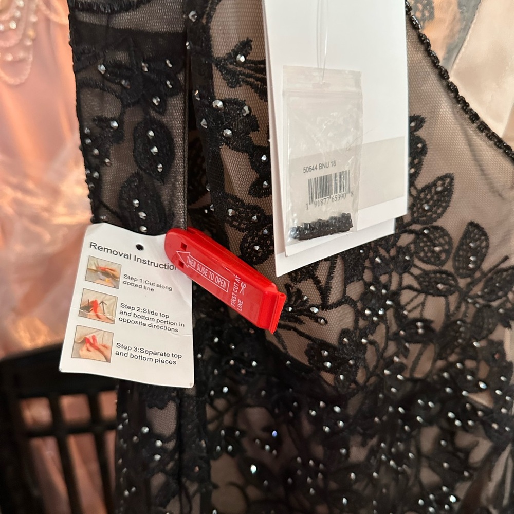 Mac Duggal 50644 Dress - Size 18 lace sexy gala prom fund raisers crystals bead - Picture 5 of 11